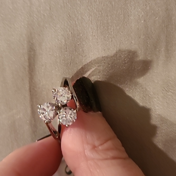 Three stone Cubic zirconia stainless steel ring - Picture 8 of 9